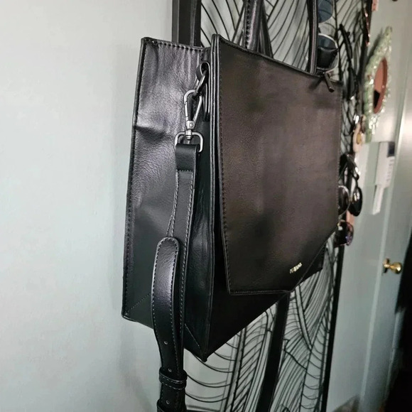 Pixie Mood | Caitlin Mini Tote Black Vegan Leather - Crossbody Shoulder Strap - Picture 3 of 11